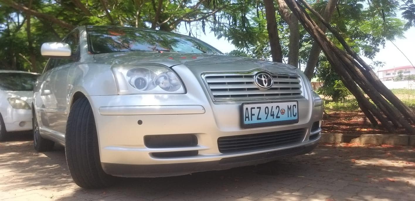 Toyota Avensis ·