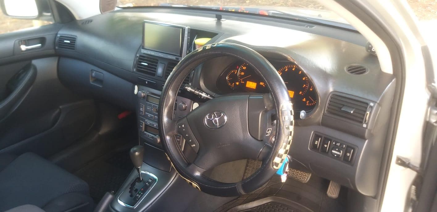 Toyota Avensis · — imagem 4