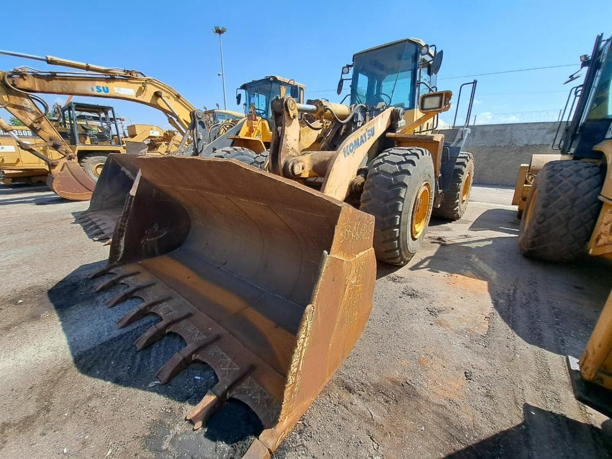 Pá Carregadoras de Pneus KOMATSU · Viana — image 1