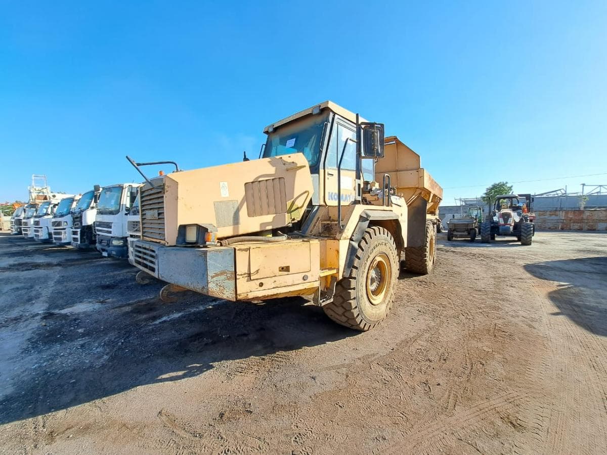 Dumper (30T) KOMATSU HM300-1 · Viana — imagen 4