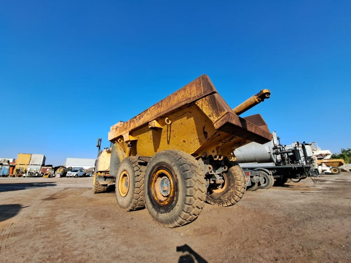 Dumper (30T) KOMATSU HM300-1 · Viana — imagen 6
