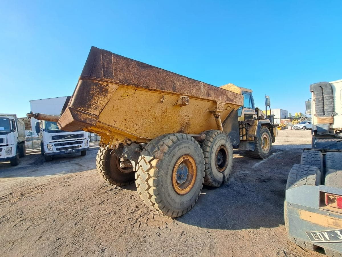Dumper (30T) KOMATSU HM300-1 · Viana — imagen 7