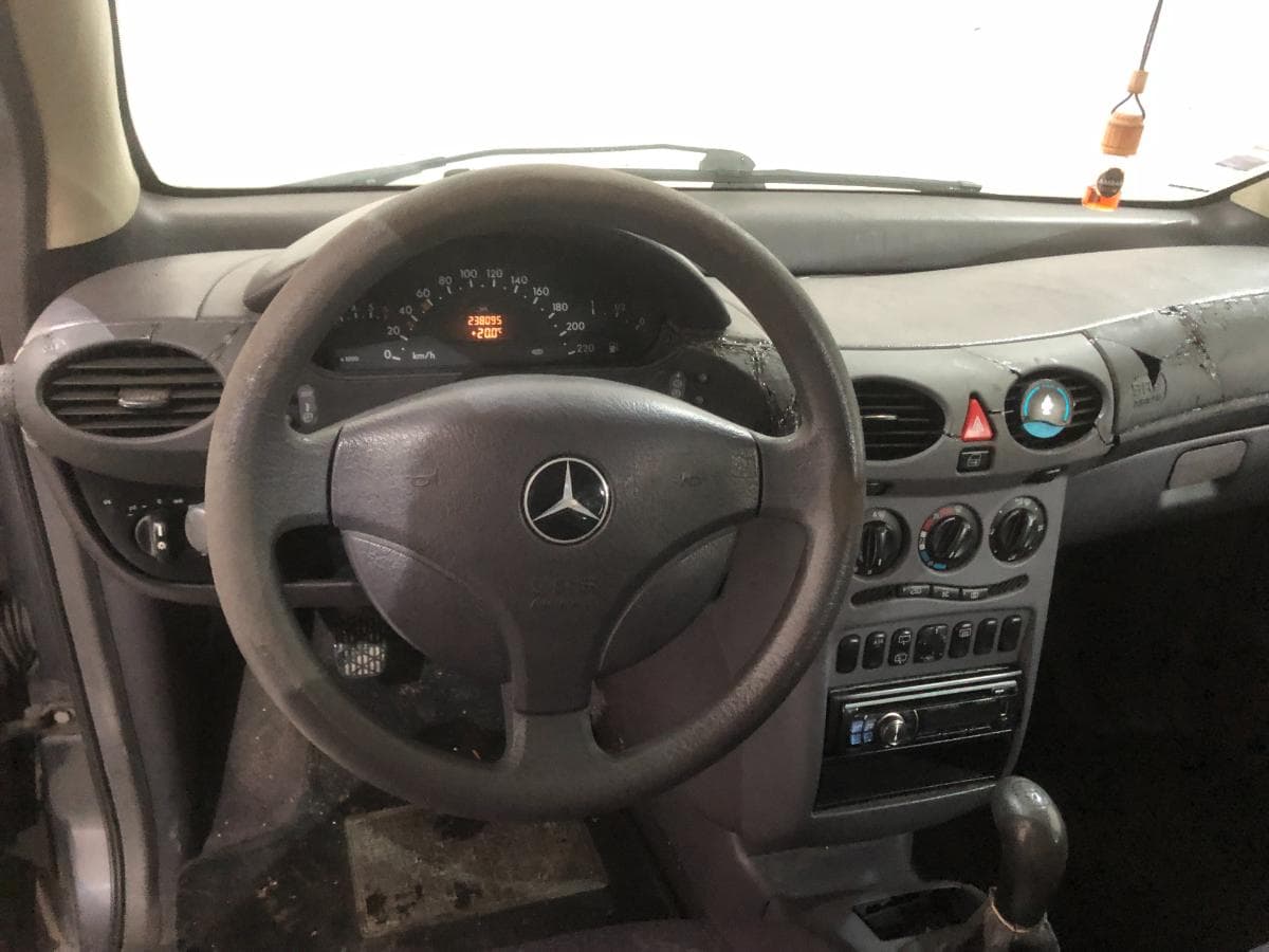 Mercedes-Benz A 140 · Ano 1998 — imagem 32