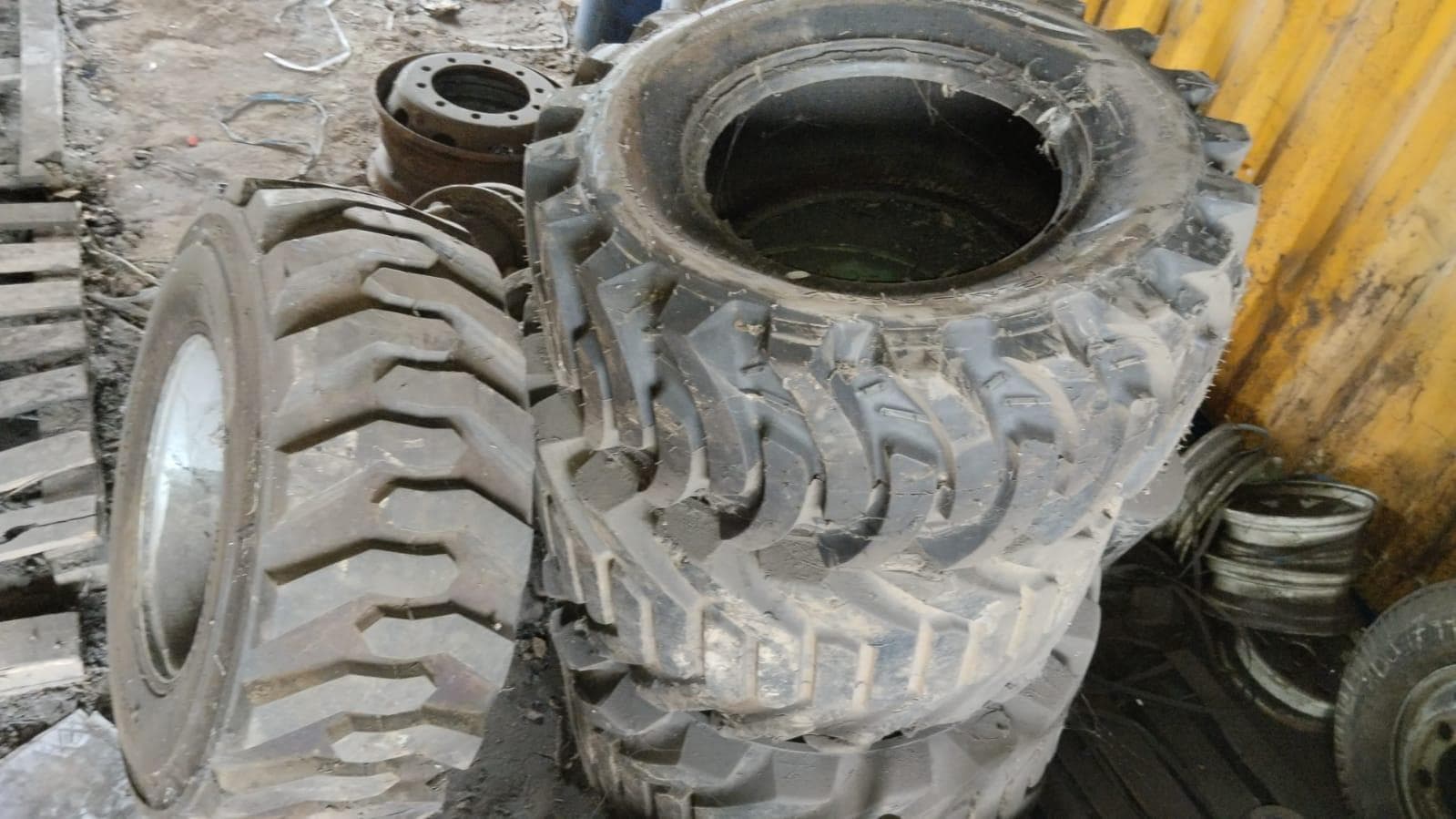 Ruedas + Ruedas + Ruedas + Ruedas + Ruedas + Ruedas + Ruedas · — imagen 18