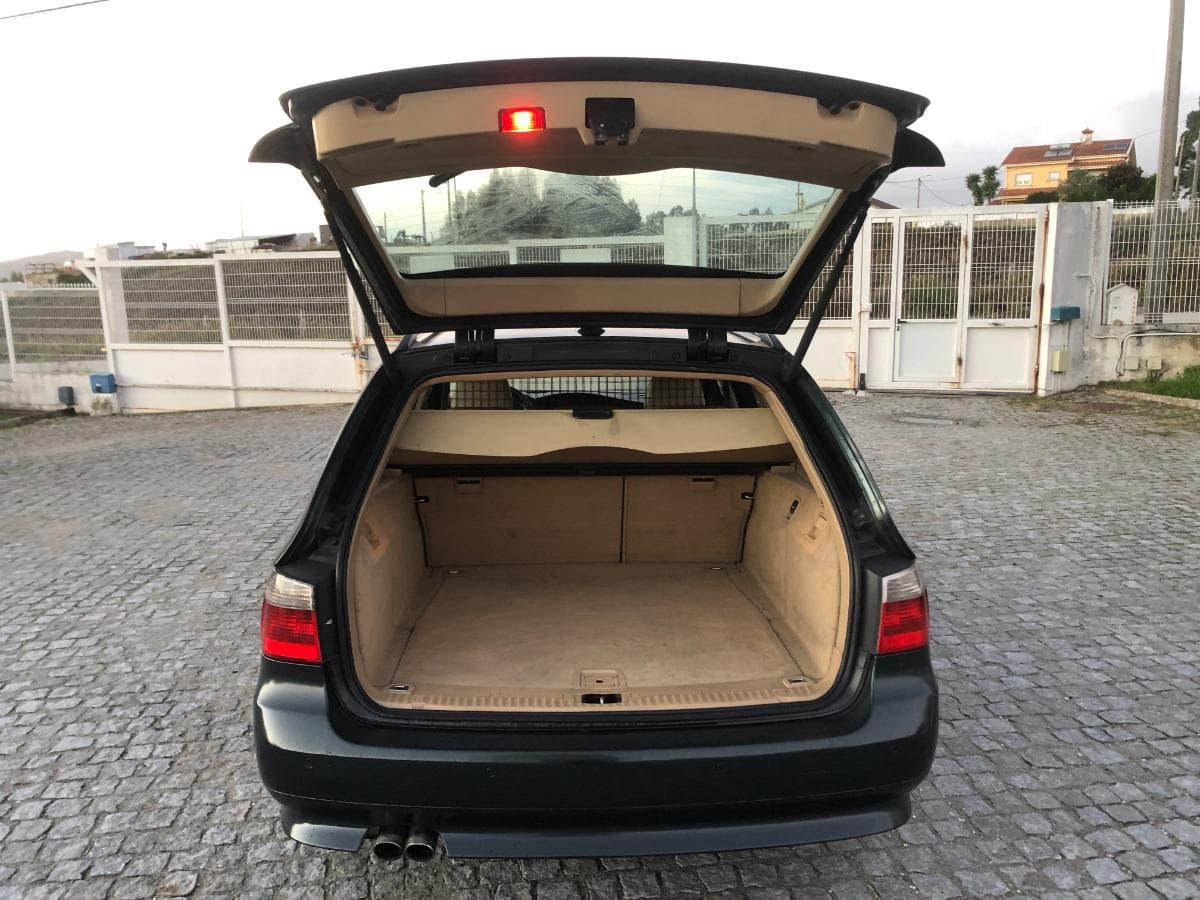 BMW 525D Touring · Ano 2005 — image 8
