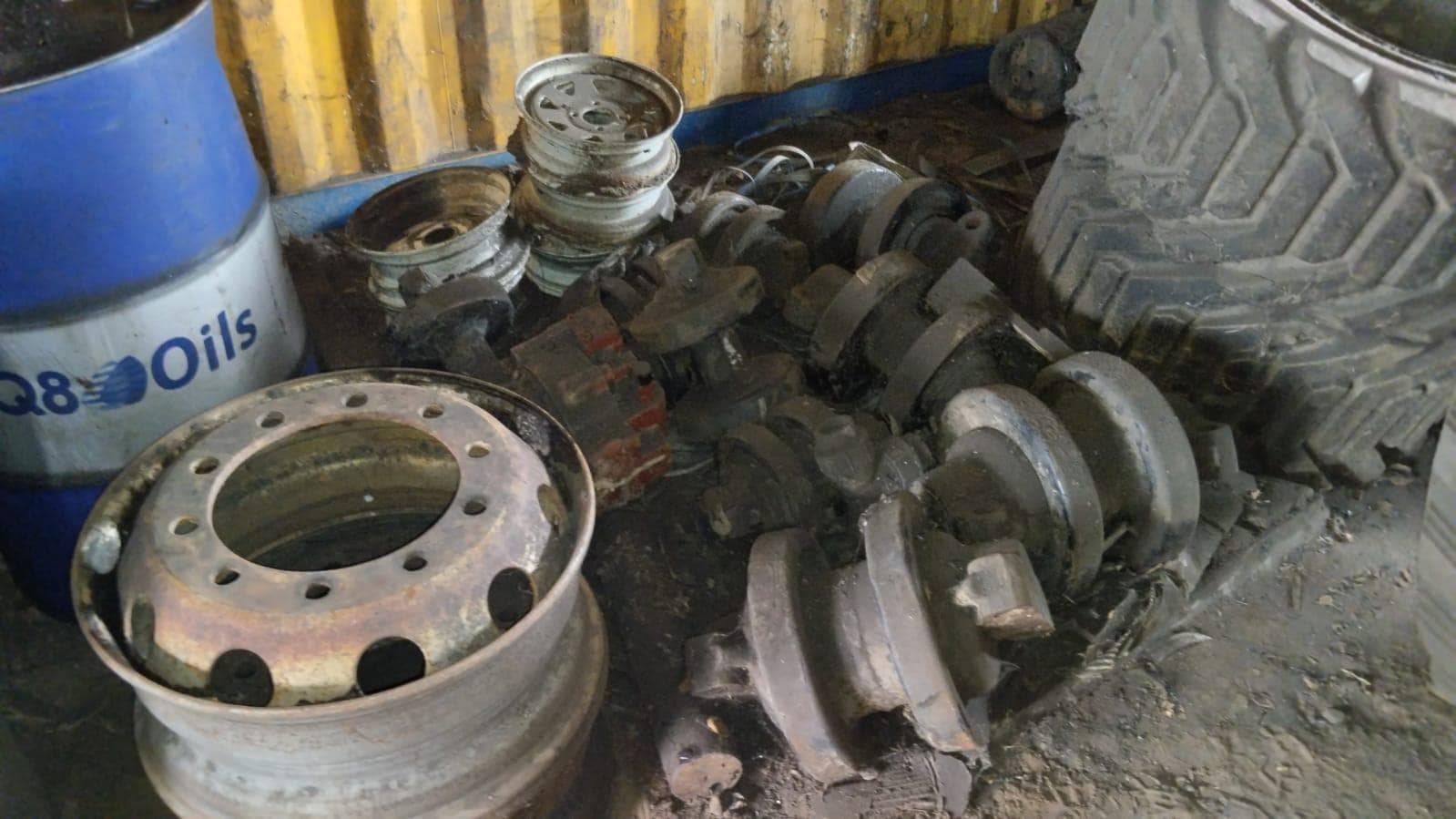 Cones de sinalização + Rolos de cabo +  Máquinas para lavagem de Carros  + Diversos +  Compressor   + Carrinhos de mão   + Diversos + Motor de VW · — imagen 4