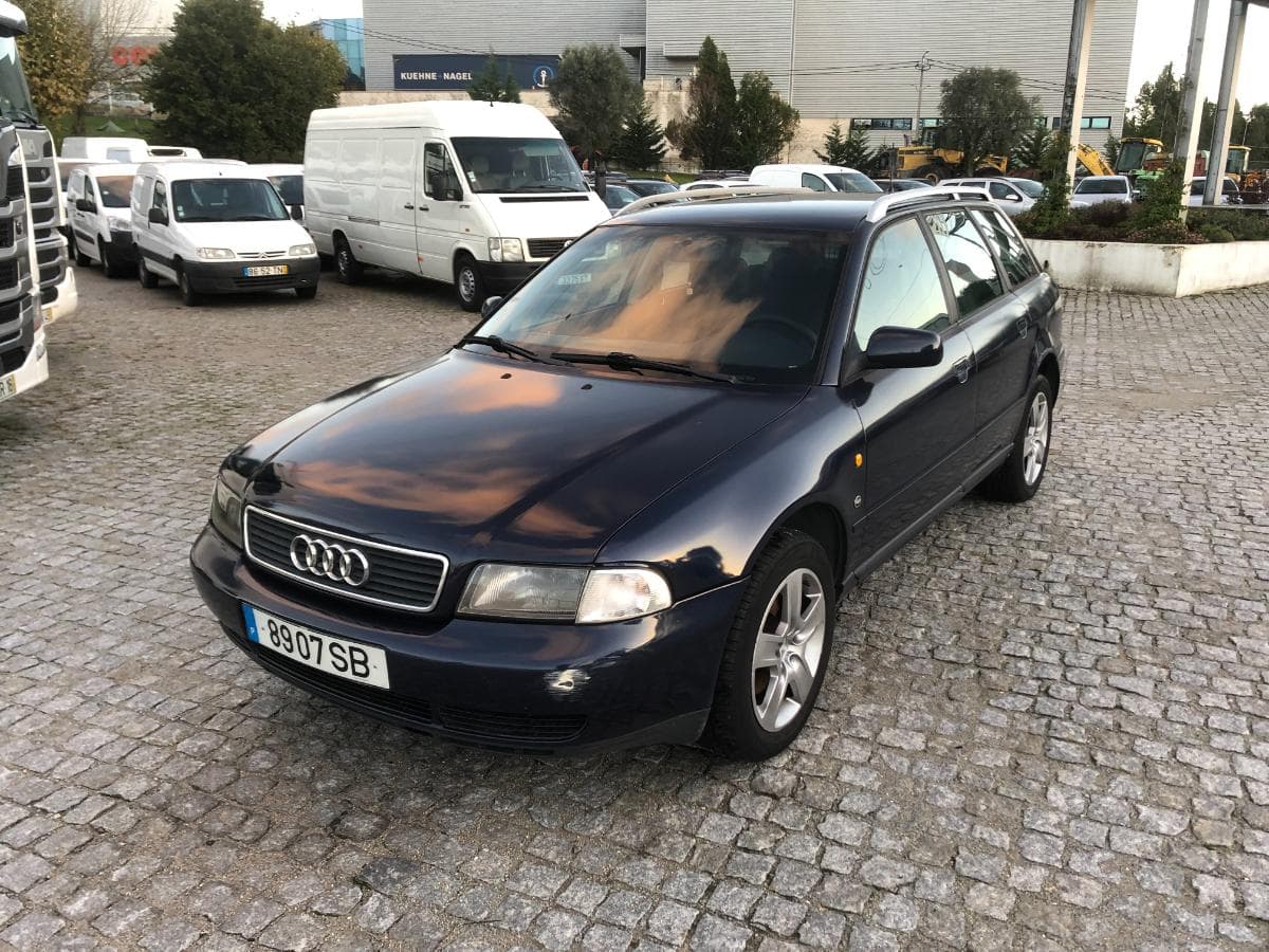 Audi  A4 · Ano 2001     89-07-SB · Paredes — imagem 2