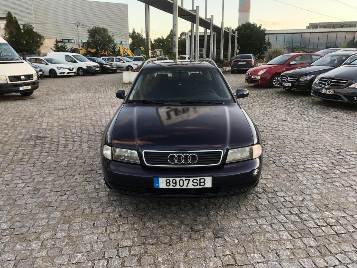 Audi  A4 · Ano 2001     89-07-SB · Paredes — imagem 3