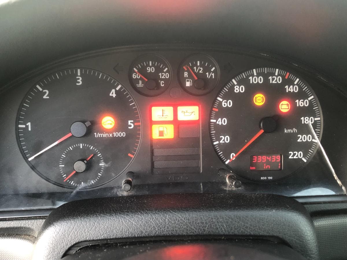 Audi  A4 · Ano 2001     89-07-SB · Paredes — imagem 30
