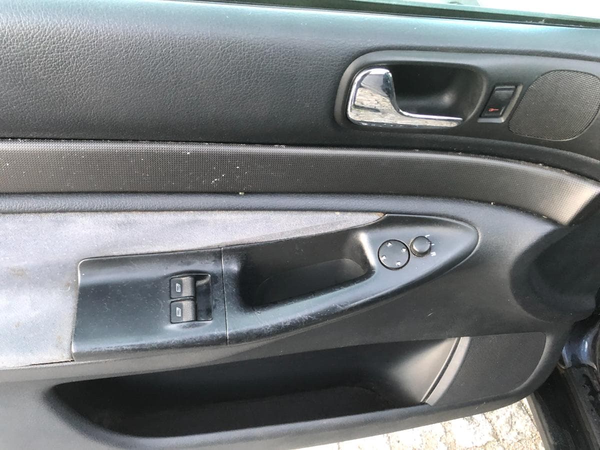 Audi  A4 · Ano 2001     89-07-SB · Paredes — imagem 33