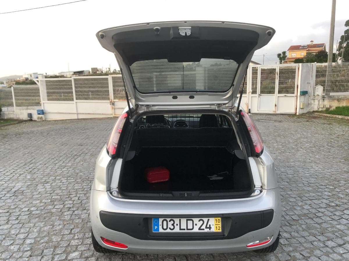 Fiat Punto Van 199 · Ano 2010 — imagem 8