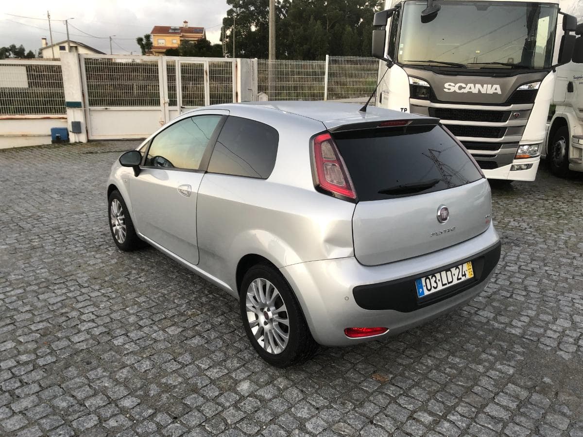 Fiat Punto Van 199 · Ano 2010 — imagem 5