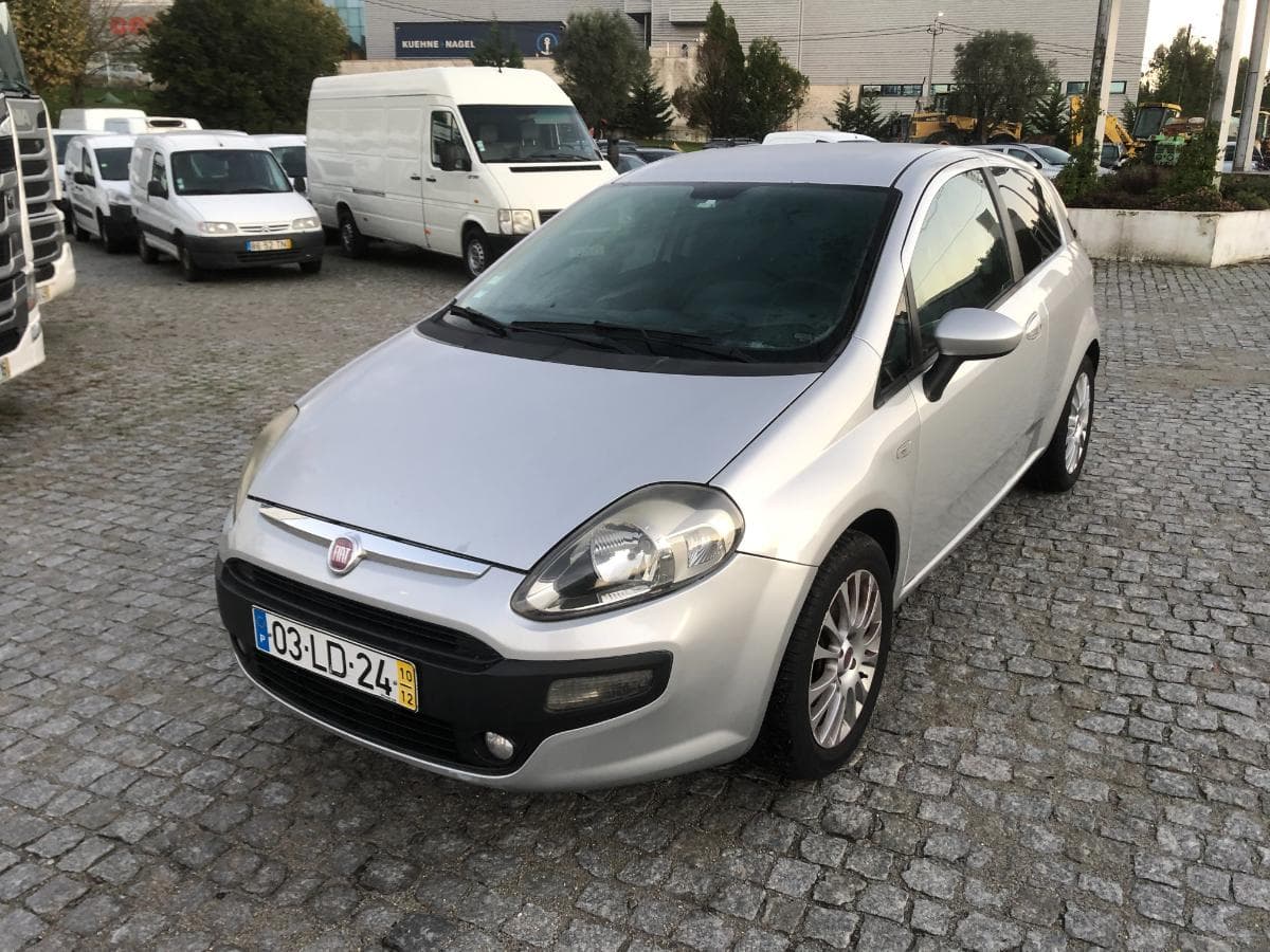 Fiat Punto Van 199 · Ano 2010 — imagem 2