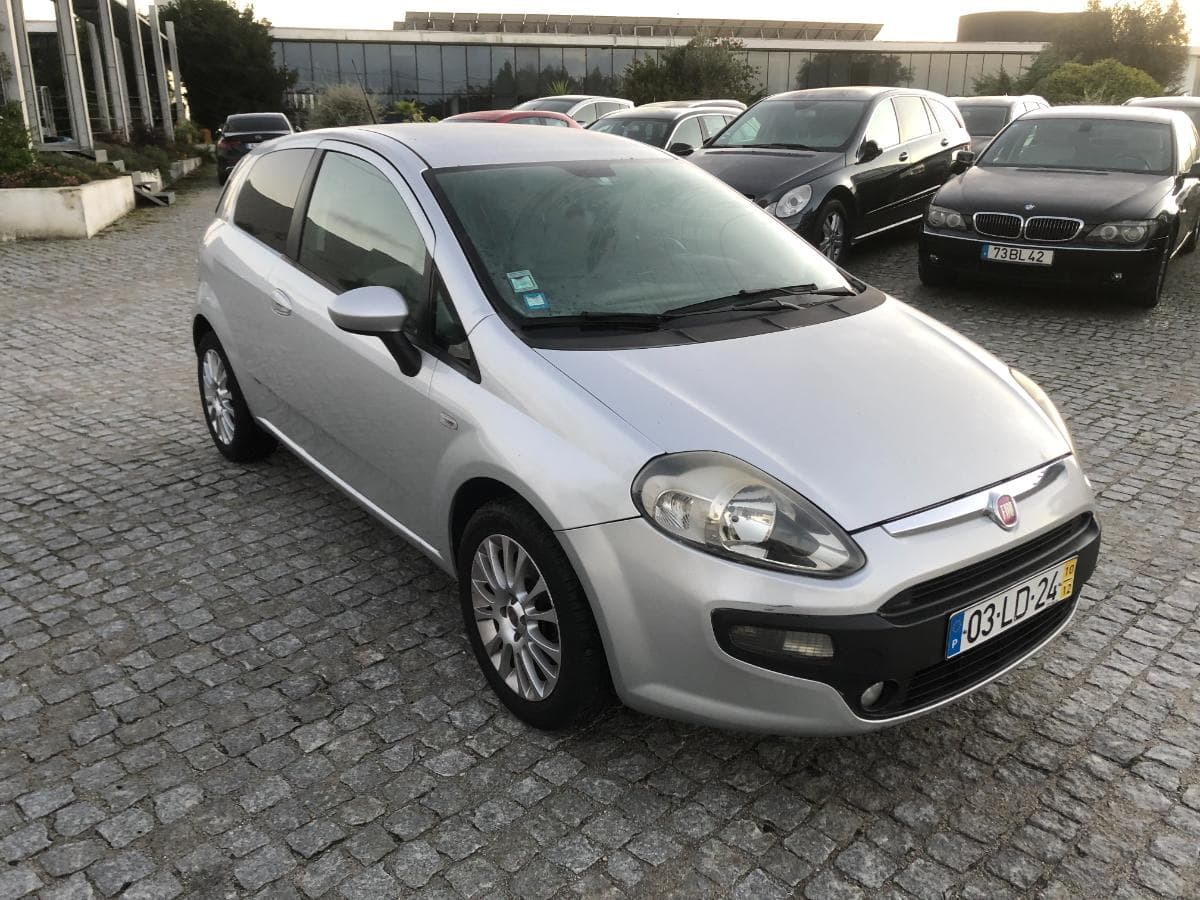 Fiat Punto Van 199 · Ano 2010 — imagem 1