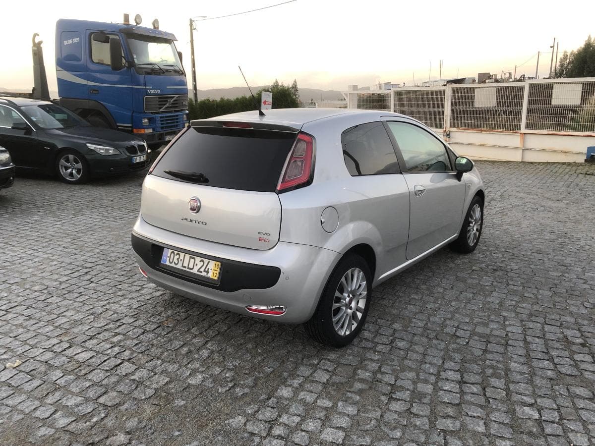 Fiat Punto Van 199 · Ano 2010 — imagem 6