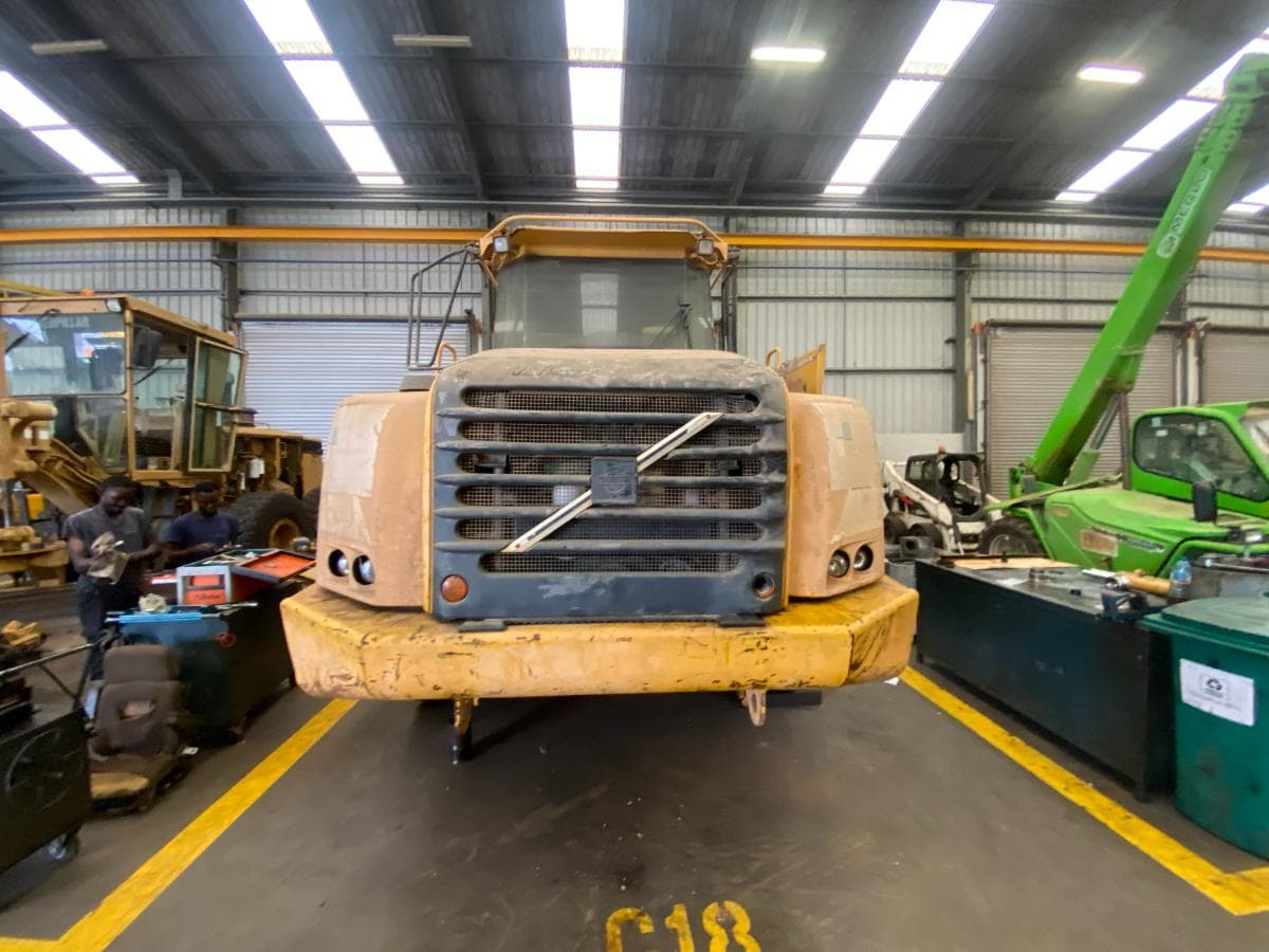 Dumper (30T) VOLVO A30D · Viana — image 2