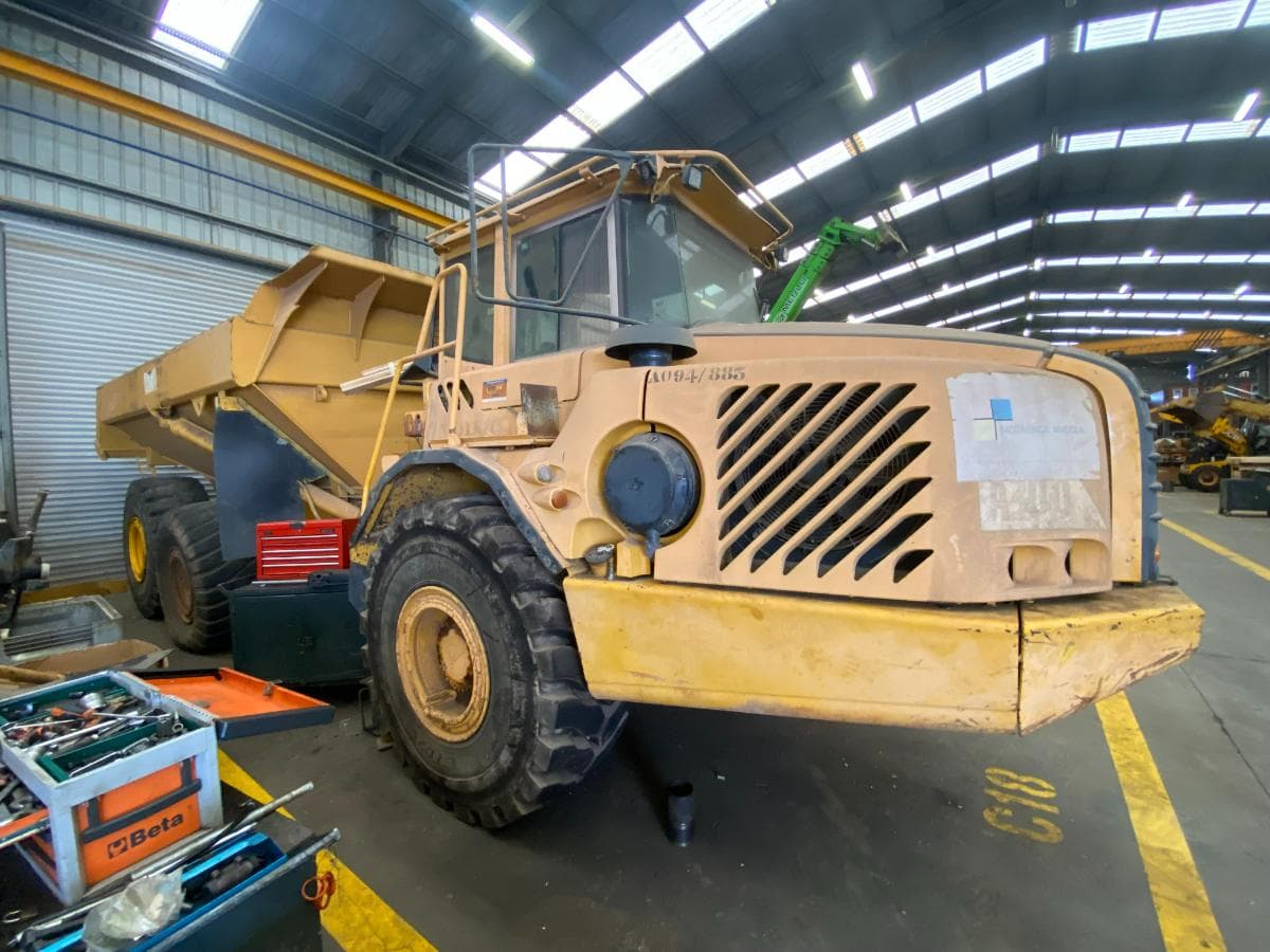 Dumper (30T) VOLVO A30D · Viana — image 6