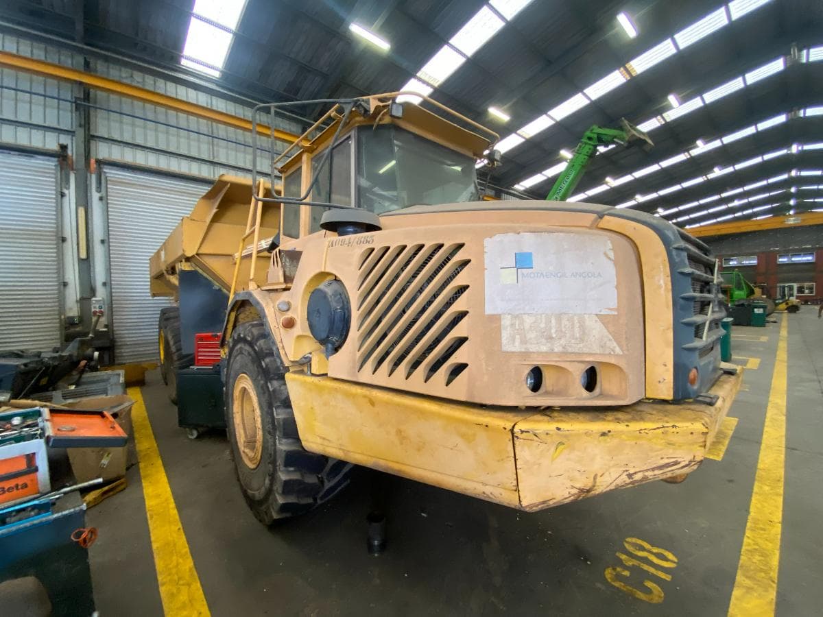 Dumper (30T) VOLVO A30D · Viana — image 14