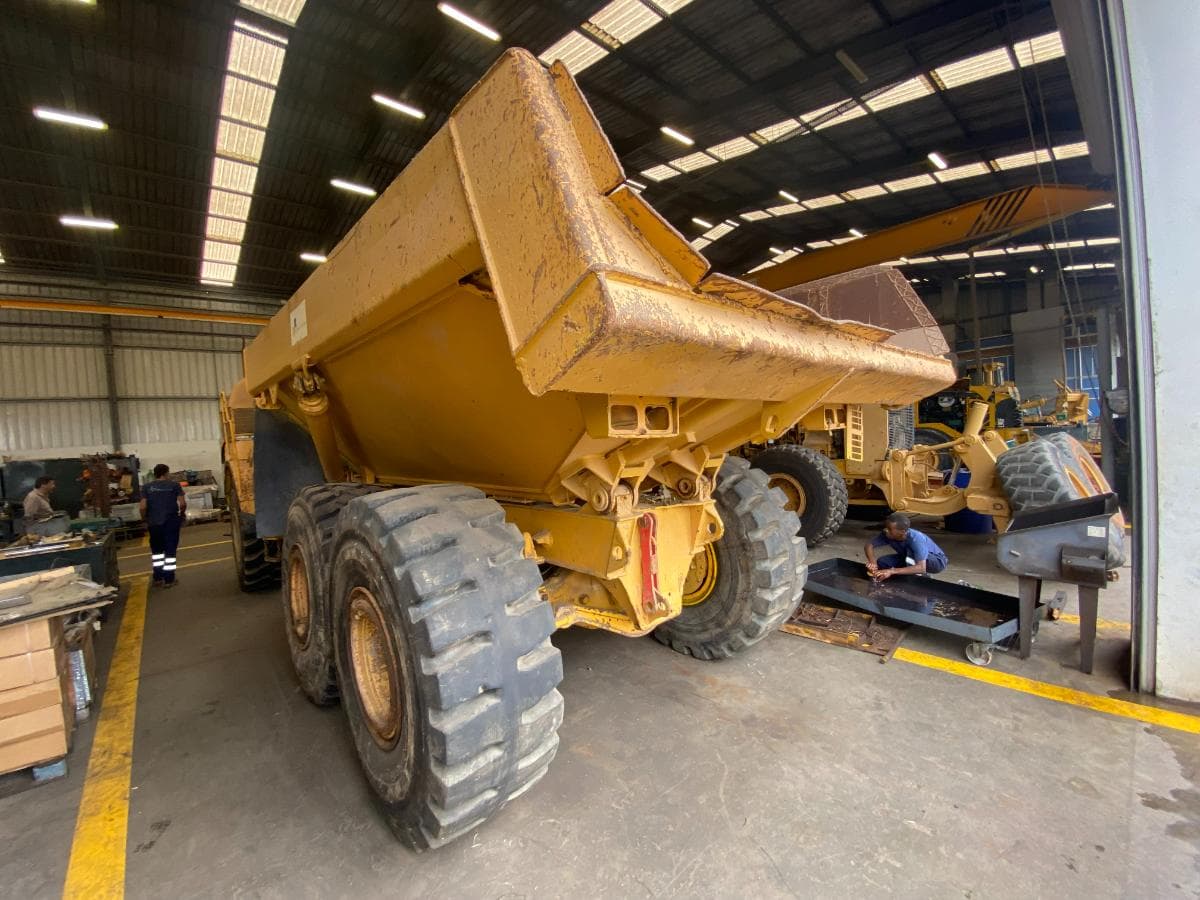 Dumper (30T) VOLVO A30D · Viana — image 16