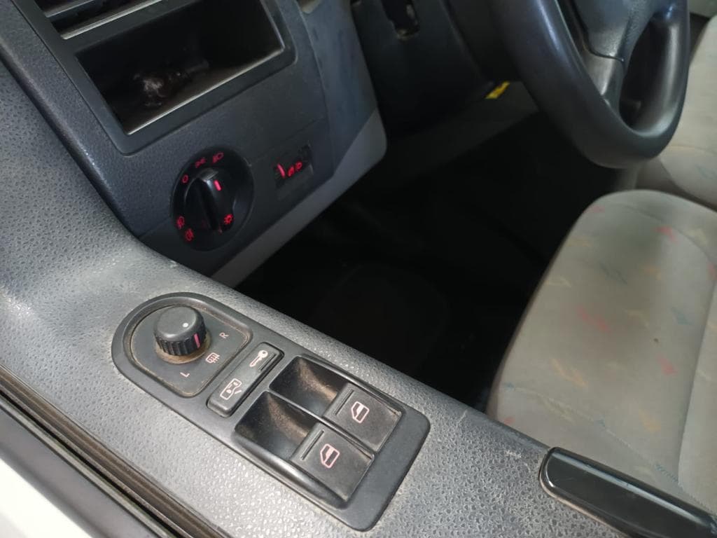 Volkswagen Transporter T5 1.9 TDI · Ano 2004 — imagen 23