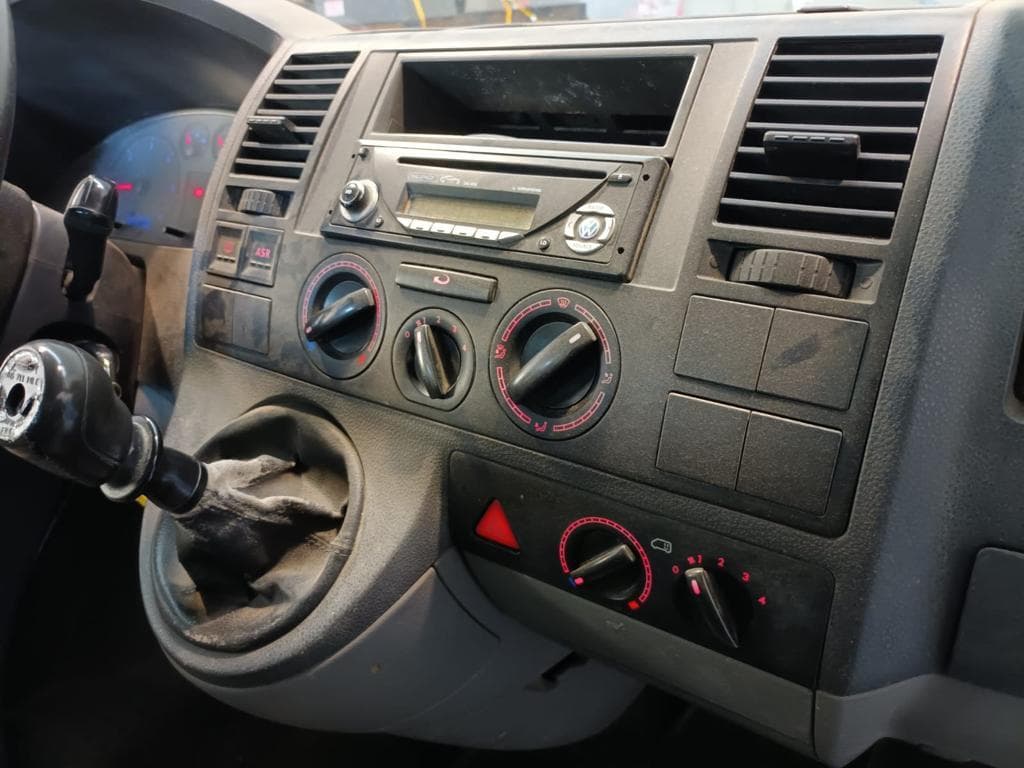 Volkswagen Transporter T5 1.9 TDI · Ano 2004 — imagen 28