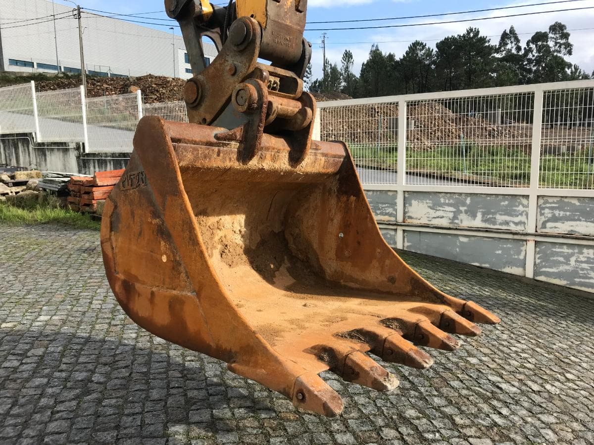 Giratória de Rastos Hyundai Robex 210 NLC-9 — imagem 9
