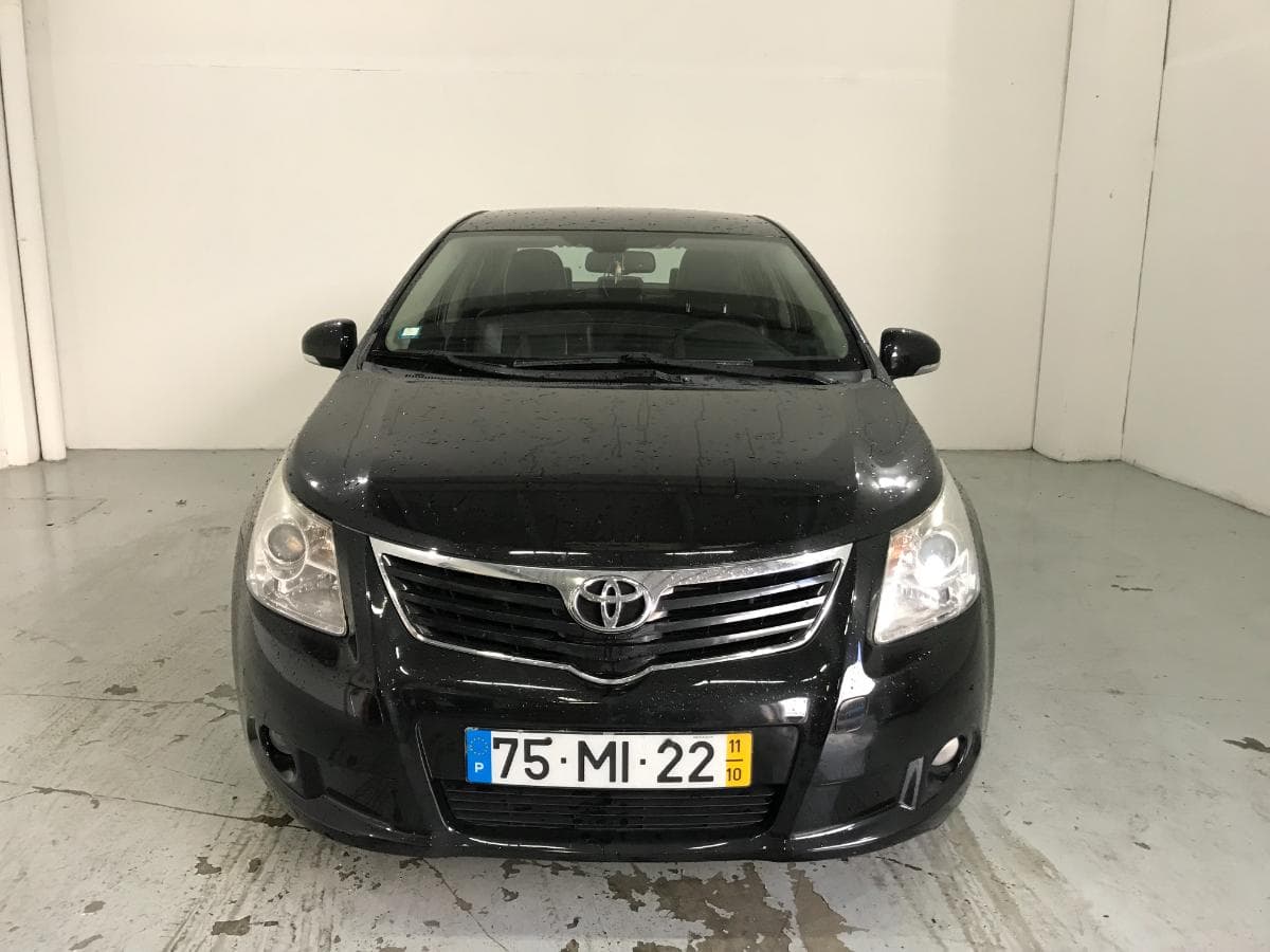 Toyota Avensis 2.0 D-4D · Ano 2011 — imagen 2