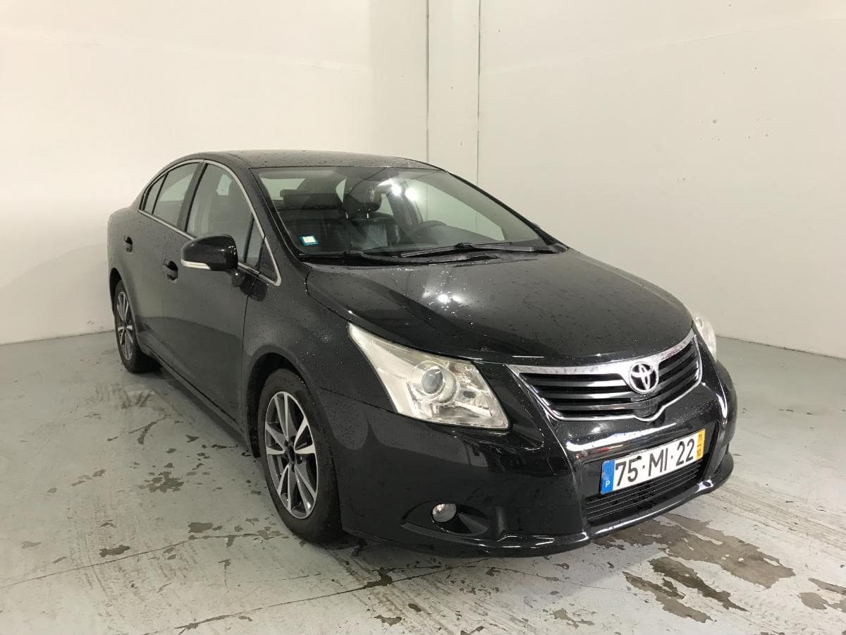Toyota Avensis 2.0 D-4D · Ano 2011 — imagen 3