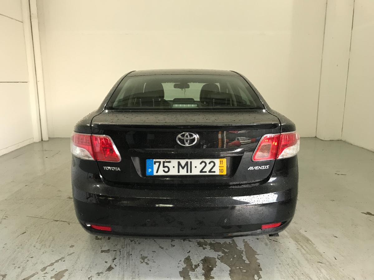 Toyota Avensis 2.0 D-4D · Ano 2011 — imagen 5