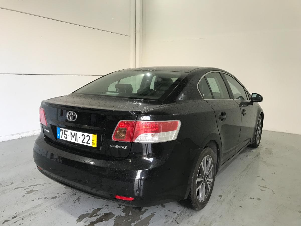 Toyota Avensis 2.0 D-4D · Ano 2011 — imagen 4
