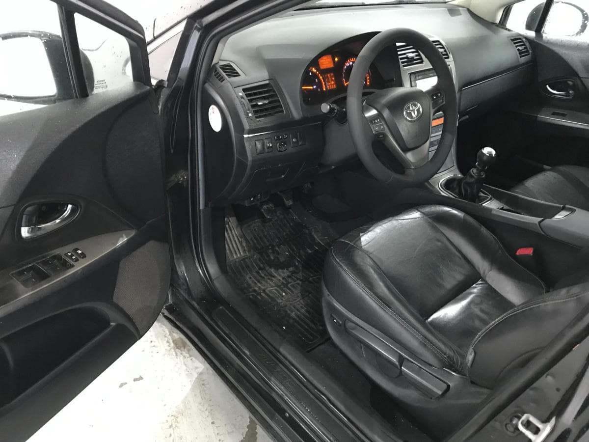 Toyota Avensis 2.0 D-4D · Ano 2011 — imagen 16