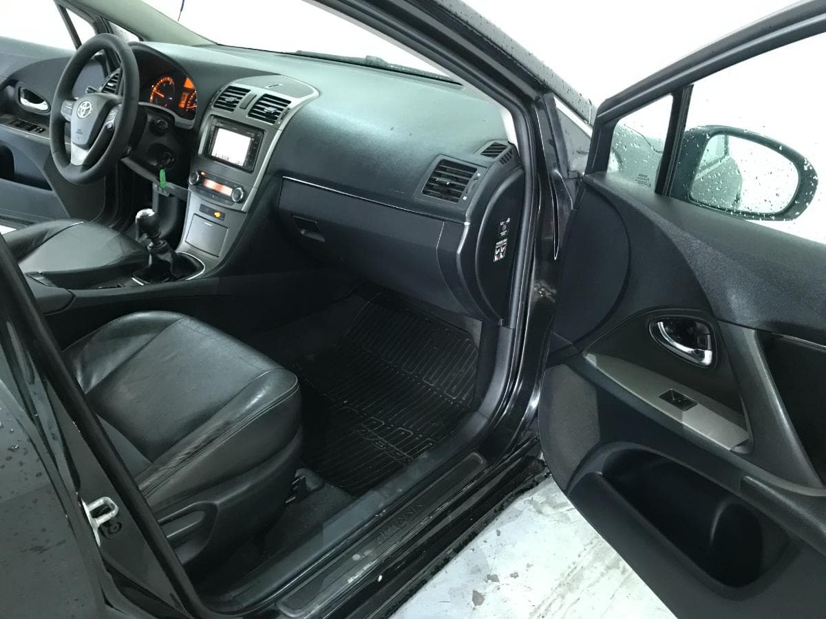 Toyota Avensis 2.0 D-4D · Ano 2011 — imagen 21