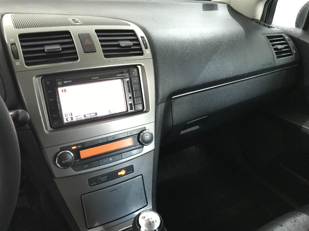 Toyota Avensis 2.0 D-4D · Ano 2011 — imagen 28