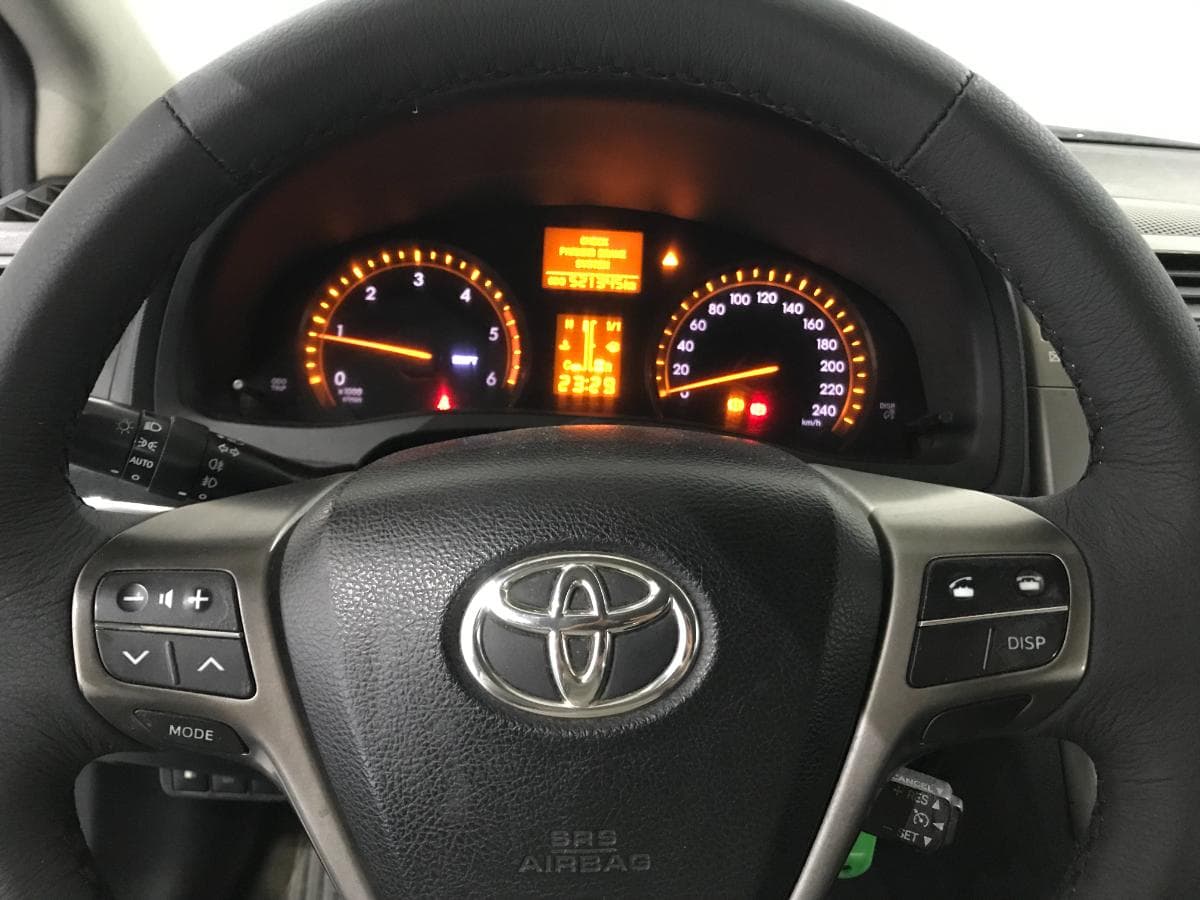 Toyota Avensis 2.0 D-4D · Ano 2011 — imagen 36