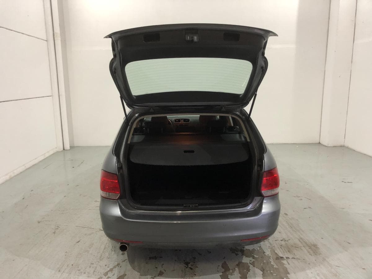 Volkswagen Golf 1.6 TDI · Ano 2010 — image 8