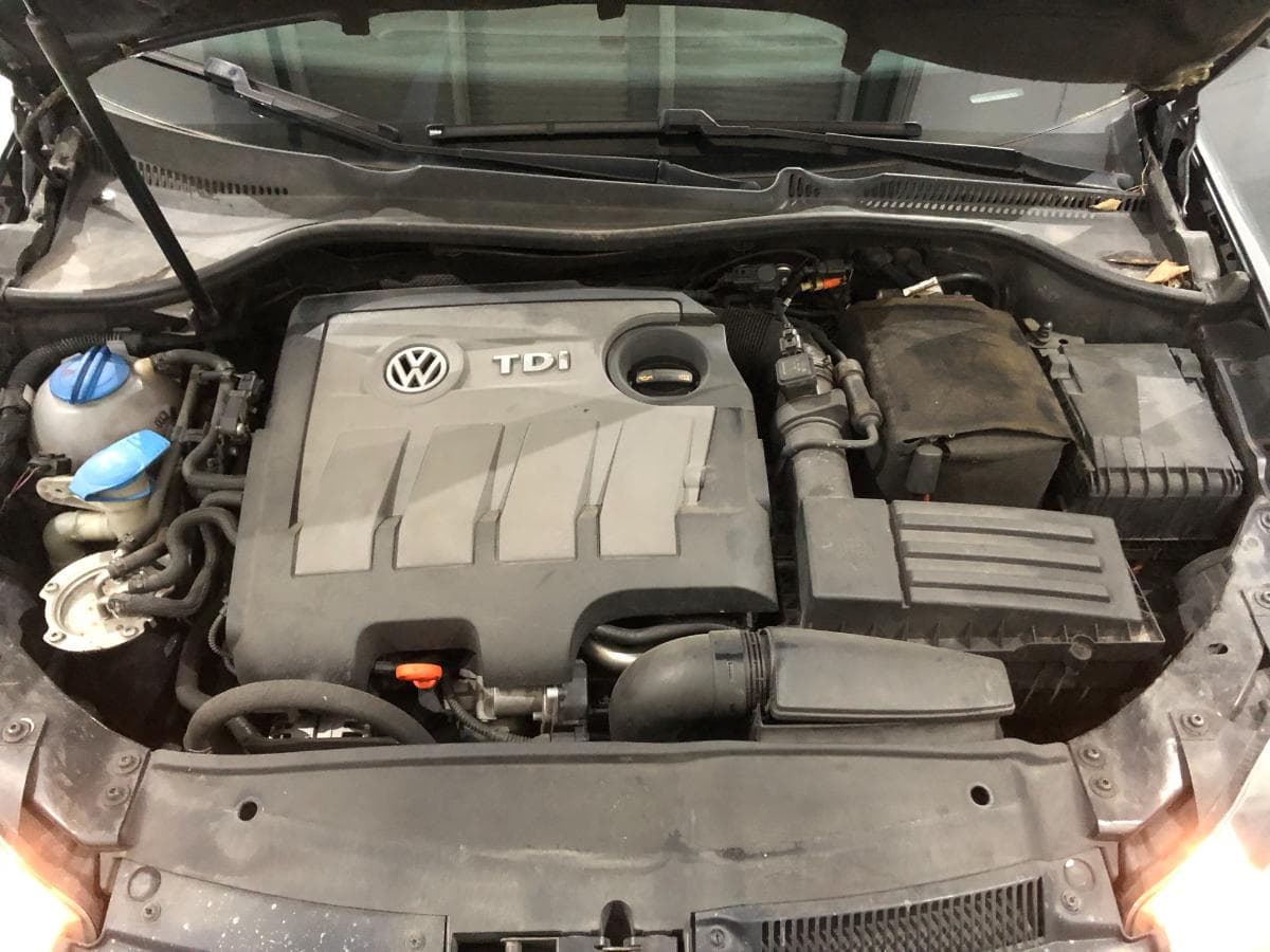 Volkswagen Golf 1.6 TDI · Ano 2010 — image 4