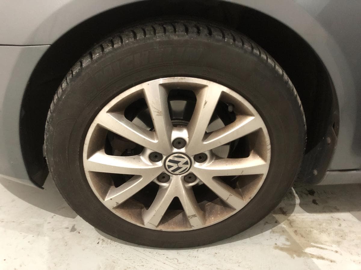Volkswagen Golf 1.6 TDI · Ano 2010 — image 16