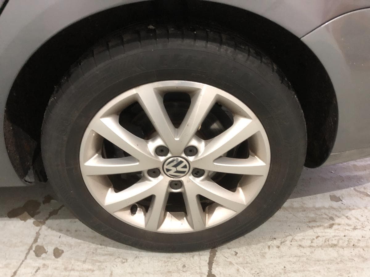 Volkswagen Golf 1.6 TDI · Ano 2010 — image 17