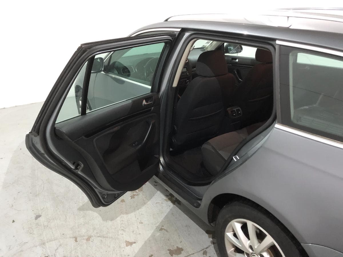 Volkswagen Golf 1.6 TDI · Ano 2010 — image 21