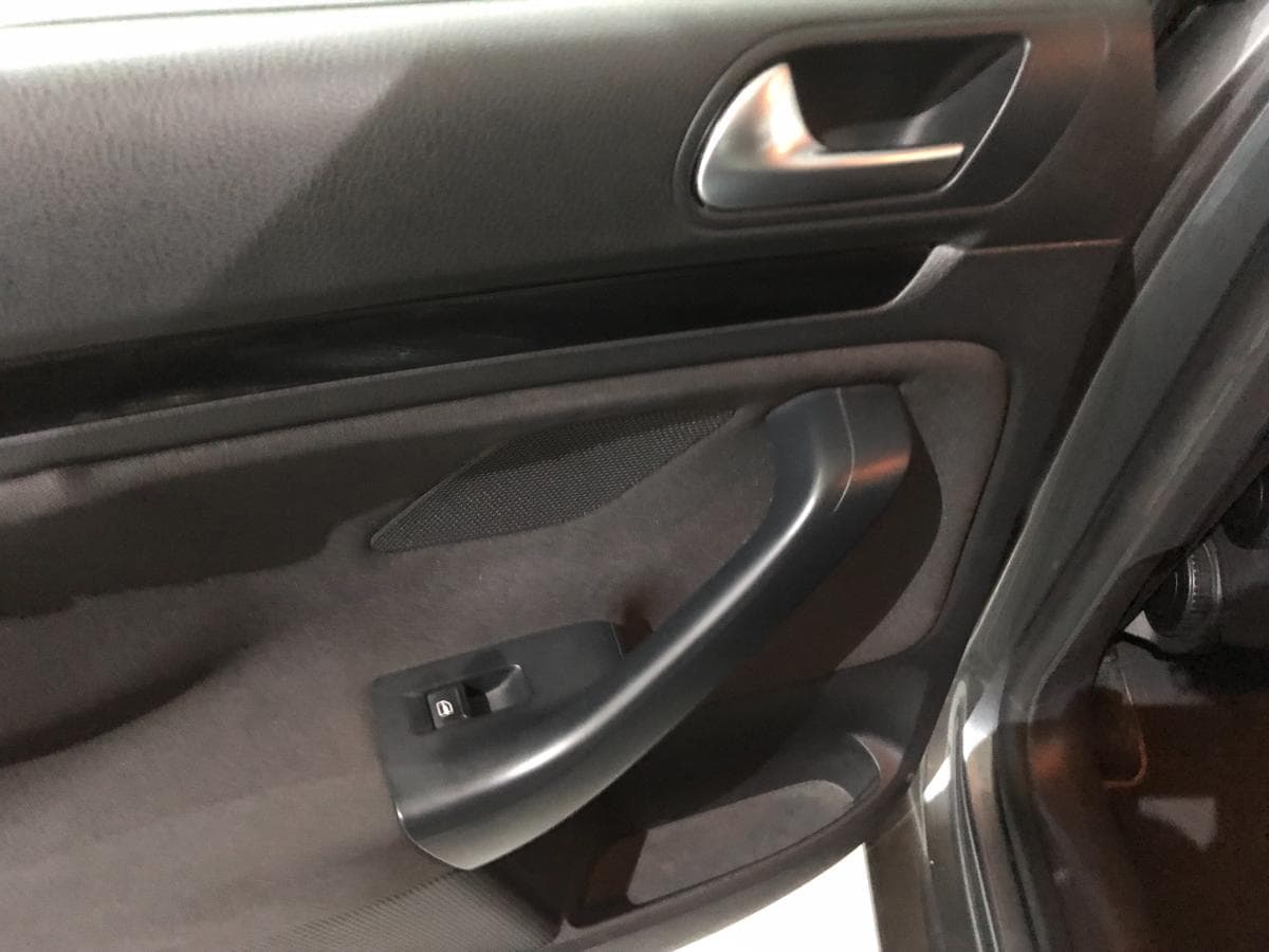 Volkswagen Golf 1.6 TDI · Ano 2010 — image 20