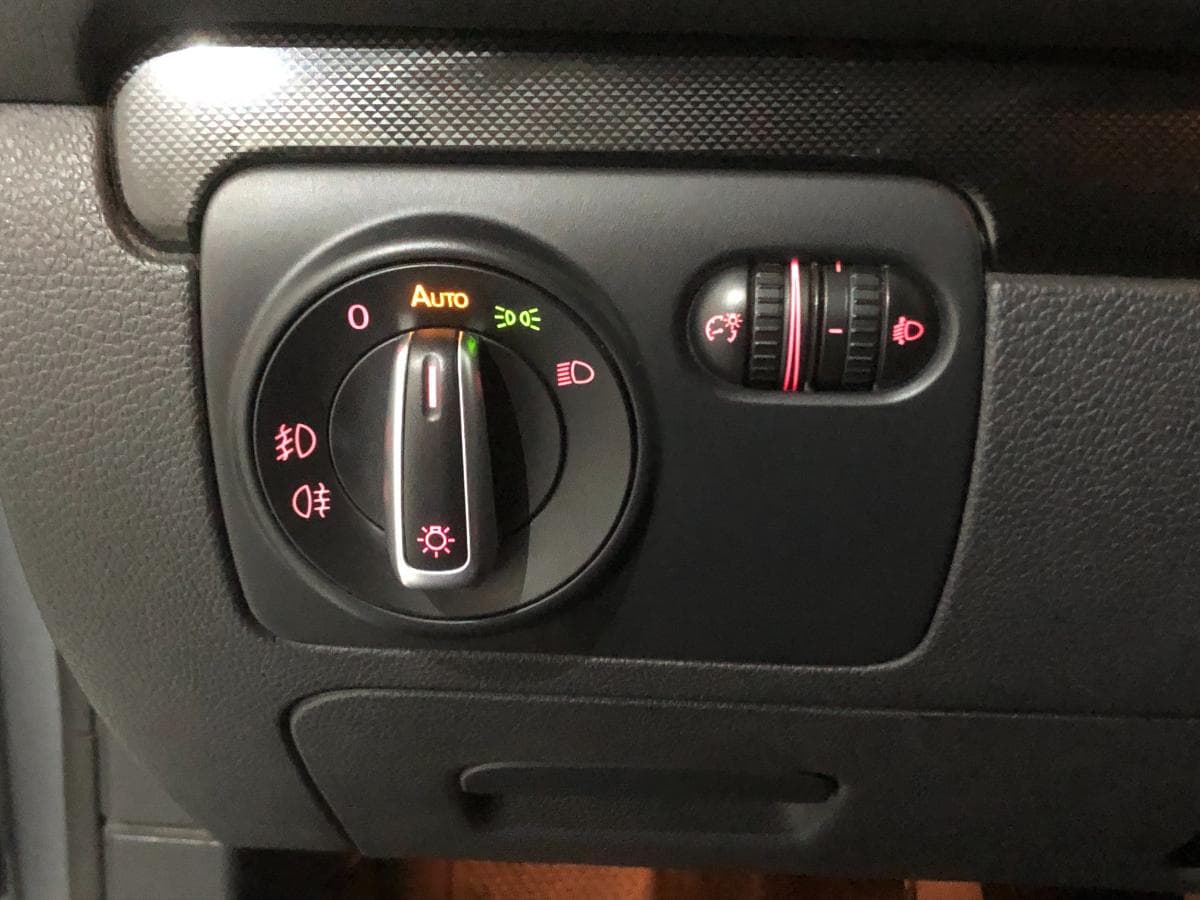 Volkswagen Golf 1.6 TDI · Ano 2010 — image 29