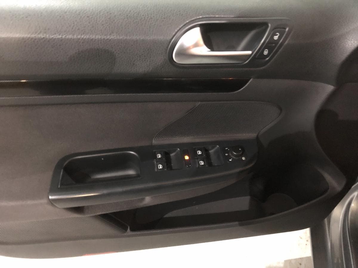 Volkswagen Golf 1.6 TDI · Ano 2010 — image 34