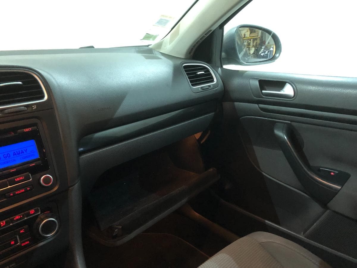 Volkswagen Golf 1.6 TDI · Ano 2010 — image 36