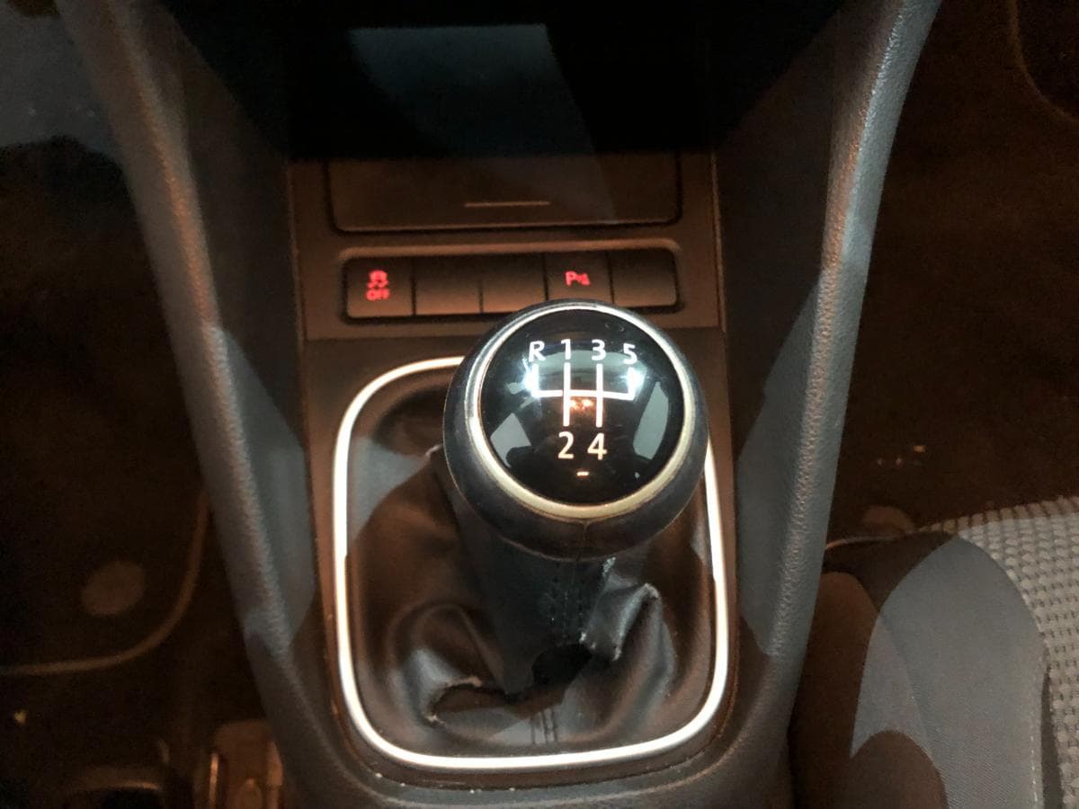 Volkswagen Golf 1.6 TDI · Ano 2010 — image 37