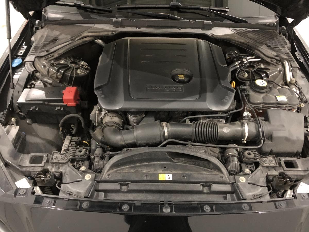 Jaguar XE 2.0 · Ano 2016 — imagen 4