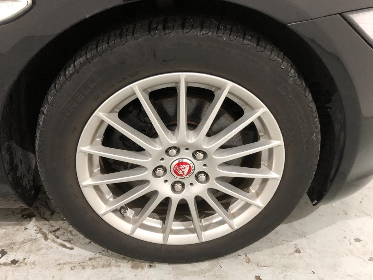 Jaguar XE 2.0 · Ano 2016 — imagen 15