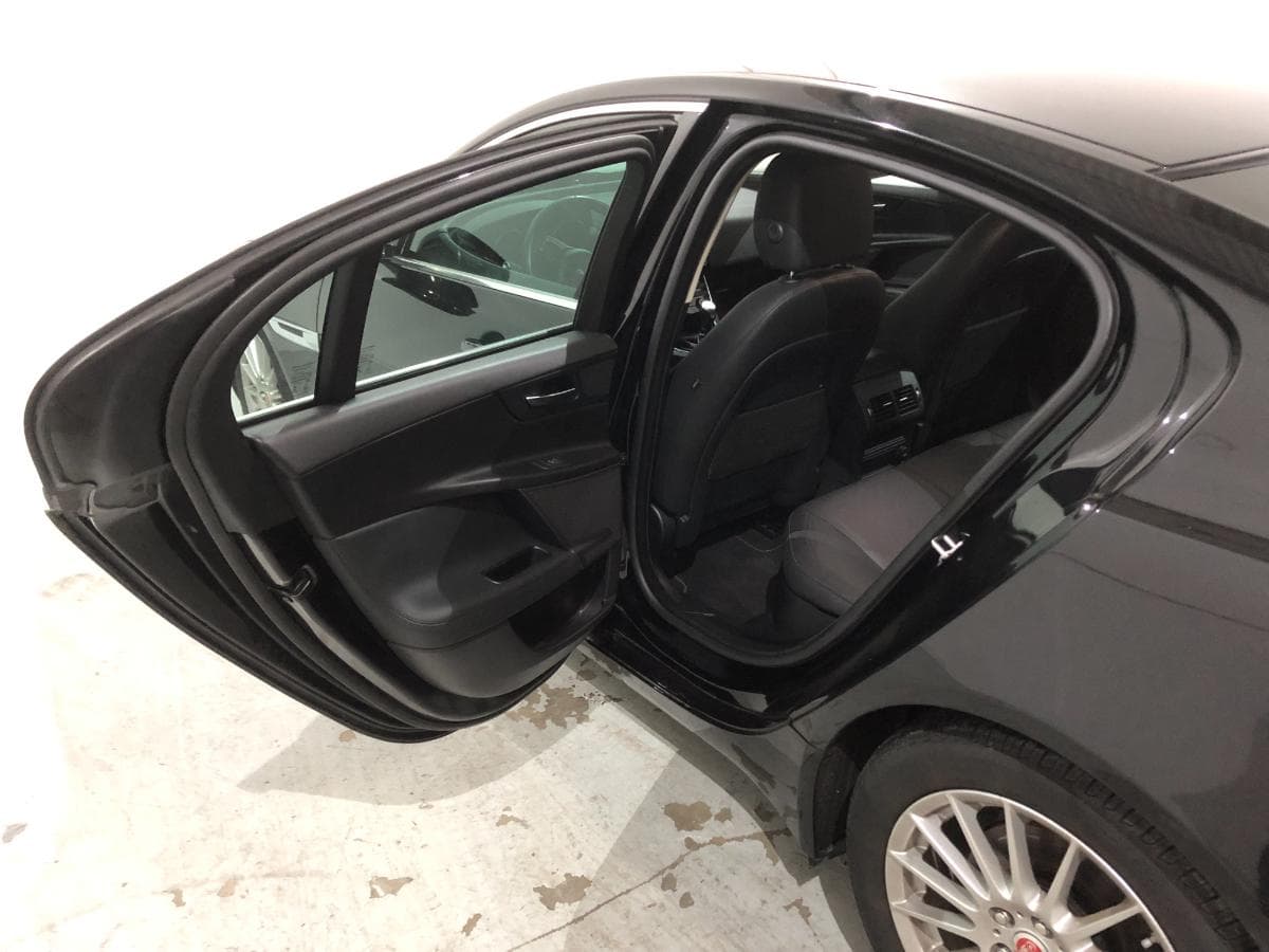 Jaguar XE 2.0 · Ano 2016 — imagen 21