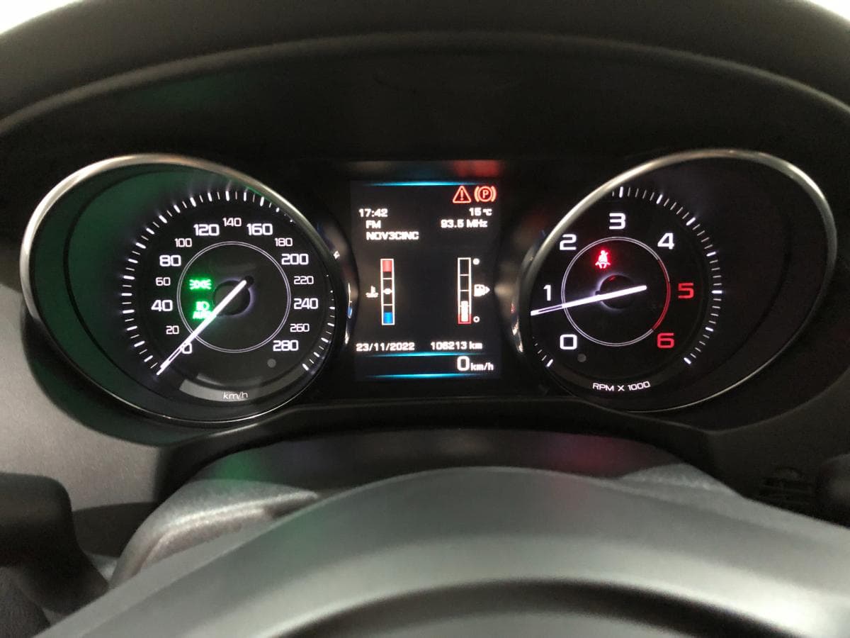 Jaguar XE 2.0 · Ano 2016 — imagen 22