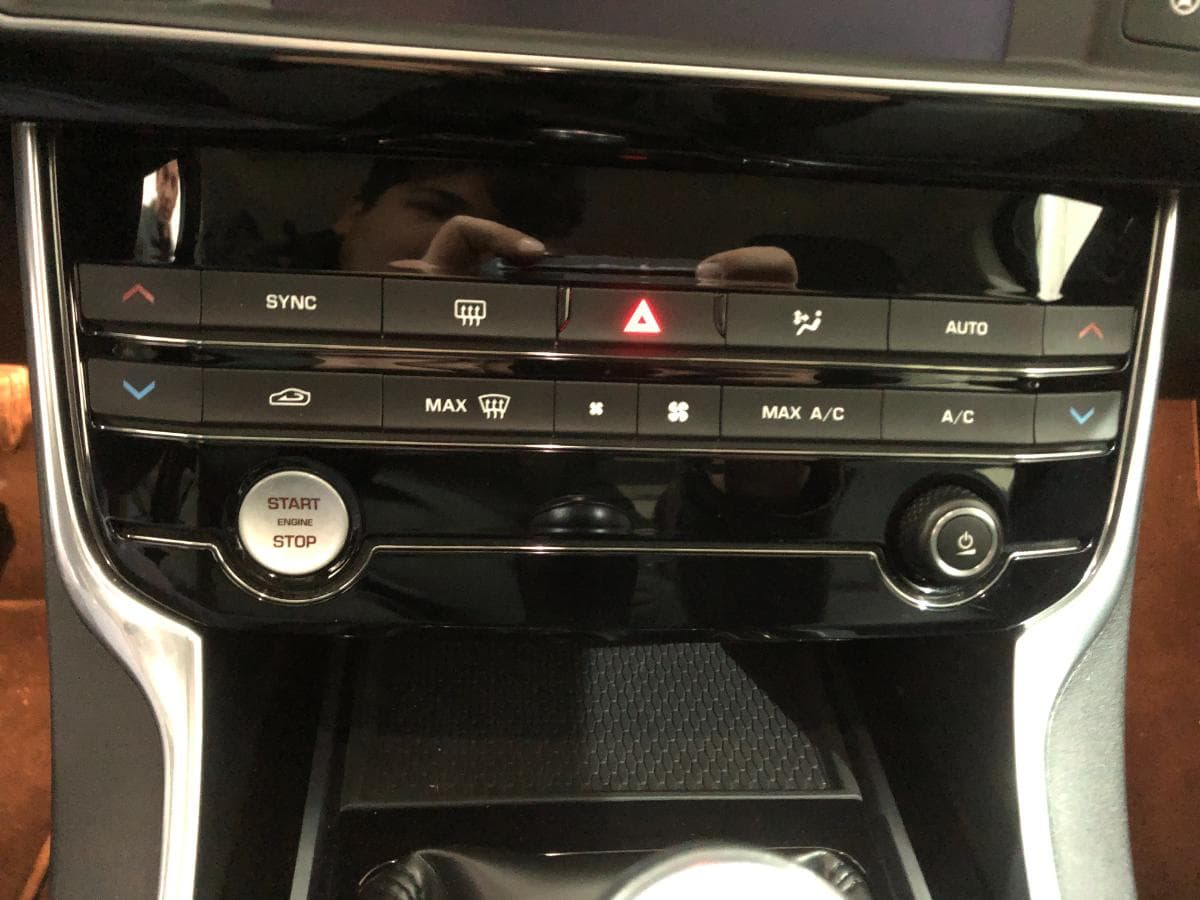 Jaguar XE 2.0 · Ano 2016 — imagen 24
