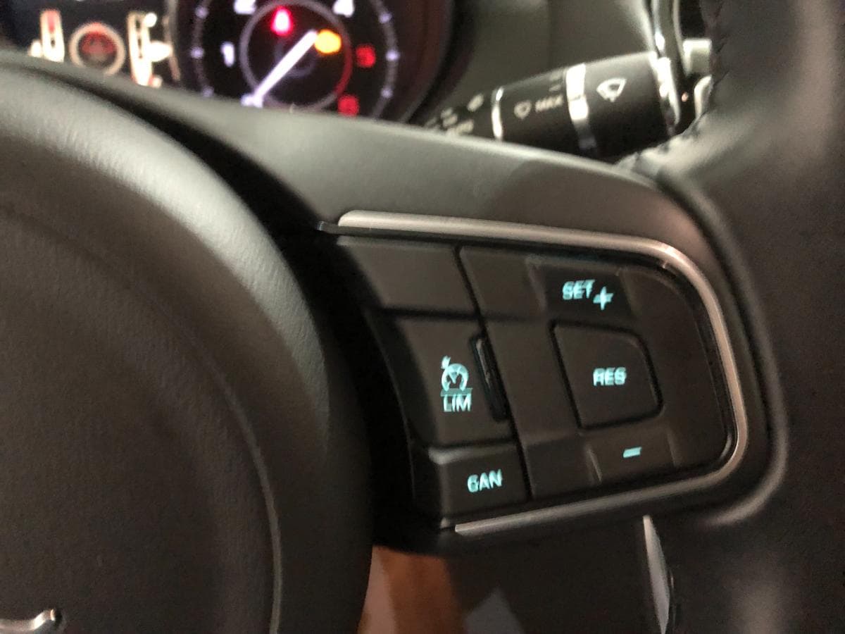 Jaguar XE 2.0 · Ano 2016 — imagen 27